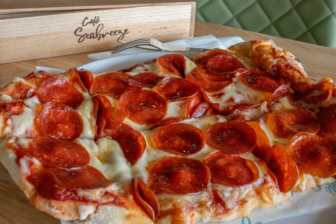 Skizza pepperoni at Cafe Seabreeze